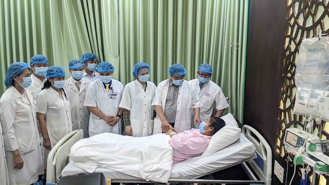 Thủ tướng Phạm Minh Chính thăm 3 bệnh nhân vừa được ghép tạng ở Huế