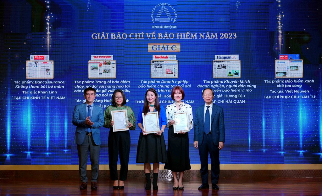 Trao Giải Báo chí về Bảo hiểm 2023 và phát động mùa giải 2024