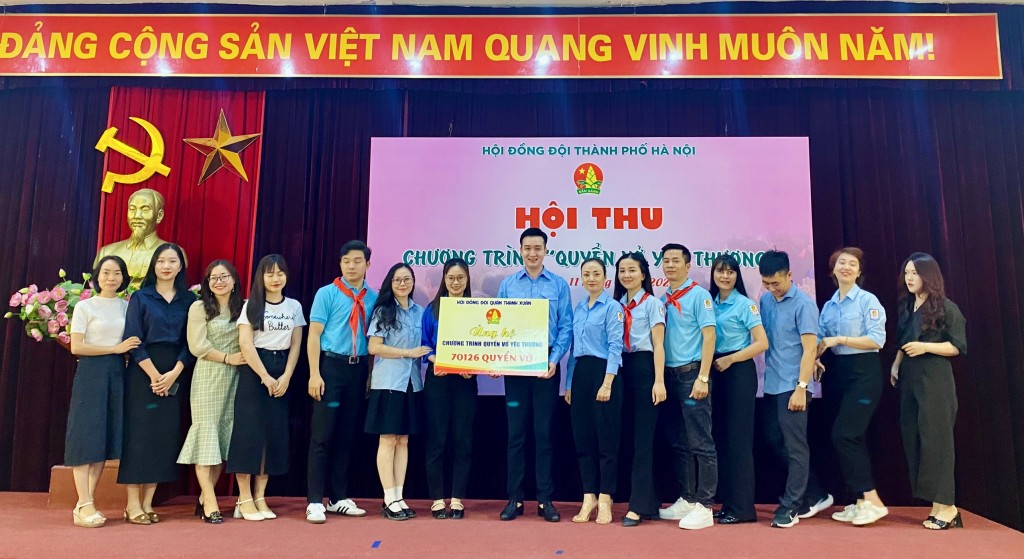 Các đơn vị trao ủng hộ tại hội thu