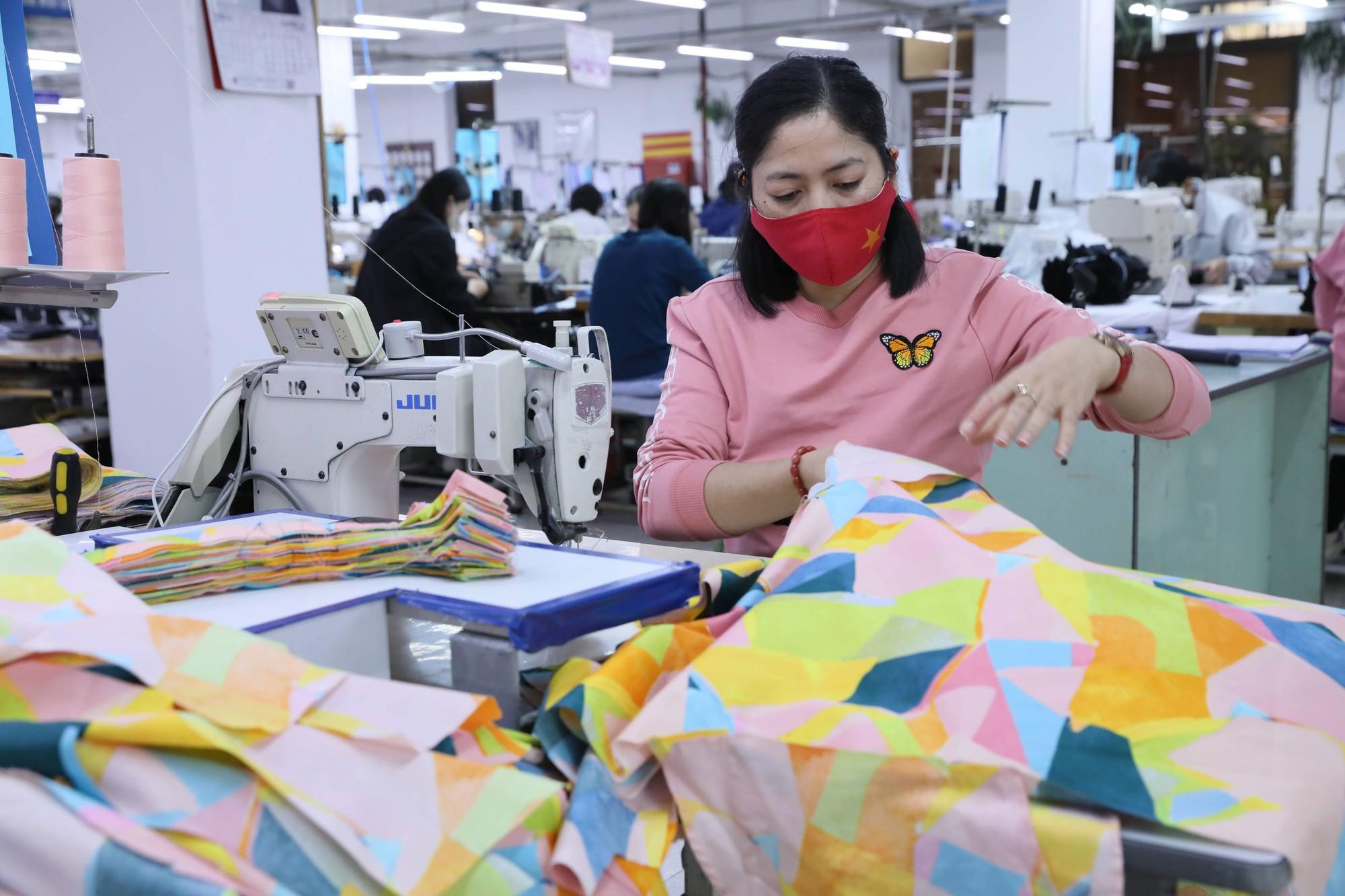 Xuất khẩu dệt may là điểm sáng trong những tháng đầu năm 2024 Ảnh: MINH PHONG Xuất khẩu dệt may là điểm sáng trong những tháng đầu năm 2024 Ảnh: MINH PHONG