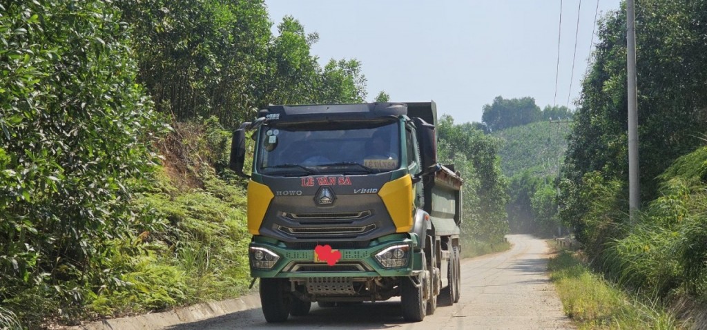 Xe ben chở khoáng sản