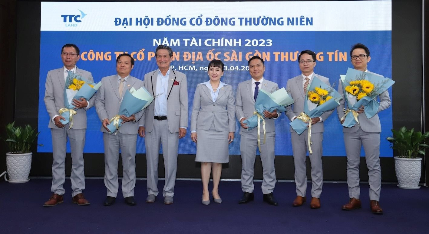 Ông Đặng Văn Thành tiết lộ lý do bà Huỳnh Bích Ngọc rời ghế Chủ tịch TTC Land, 2 nhóm cổ đông đại diện bởi 2 mẹ con bà Ngọc đề cử TVHĐQT mới- Ảnh 2. Ông Đặng Văn Thành tiết lộ lý do bà Huỳnh Bích Ngọc rời ghế Chủ tịch TTC Land, 2 nhóm cổ đông đại diện bởi 2 mẹ con bà Ngọc đề cử TVHĐQT mới- Ảnh 2.
