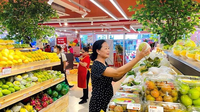 Bán lẻ qua thời chật vật 'càng làm càng lỗ': Chuỗi WinMart/WinMart+ ngày nào cũng khai trương siêu thị mới, Bách Hóa Xanh lãi kỷ lục, mở đâu thắng đó- Ảnh 2.