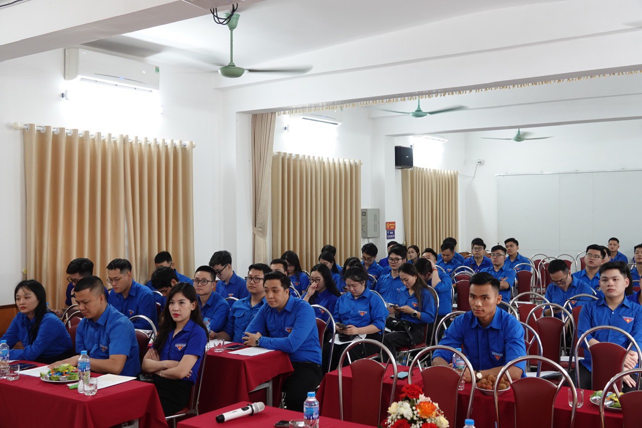 Các cán bộ, đoàn viên tham dự Hội nghị Tập huấn.