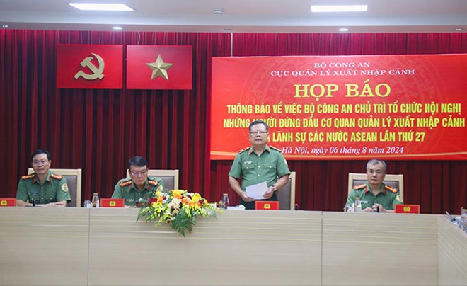 Người nước ngoài nhập cảnh vào Việt Nam tăng gần 60%