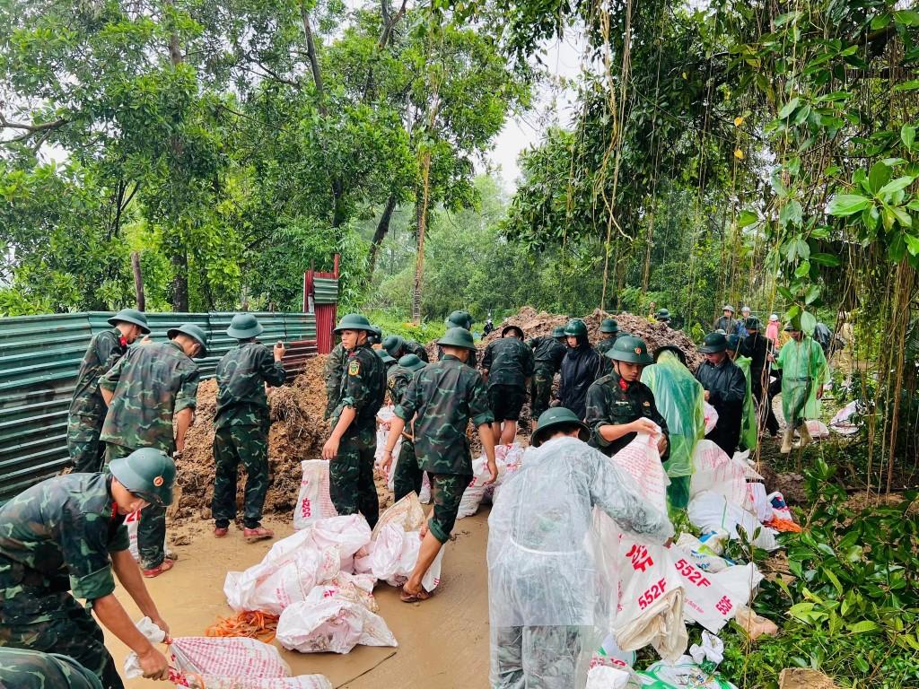 Quốc Oai di dời người dân ra khỏi vùng nguy hiểm do bão lũ