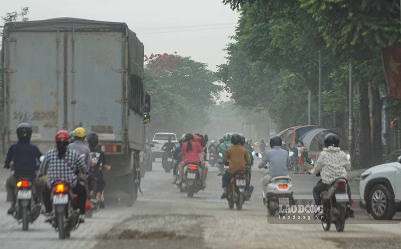 Khói bụi do xây dựng và từ các phương tiện cá nhân gây ô nhiễm không khí. Ảnh: Thế Kỷ