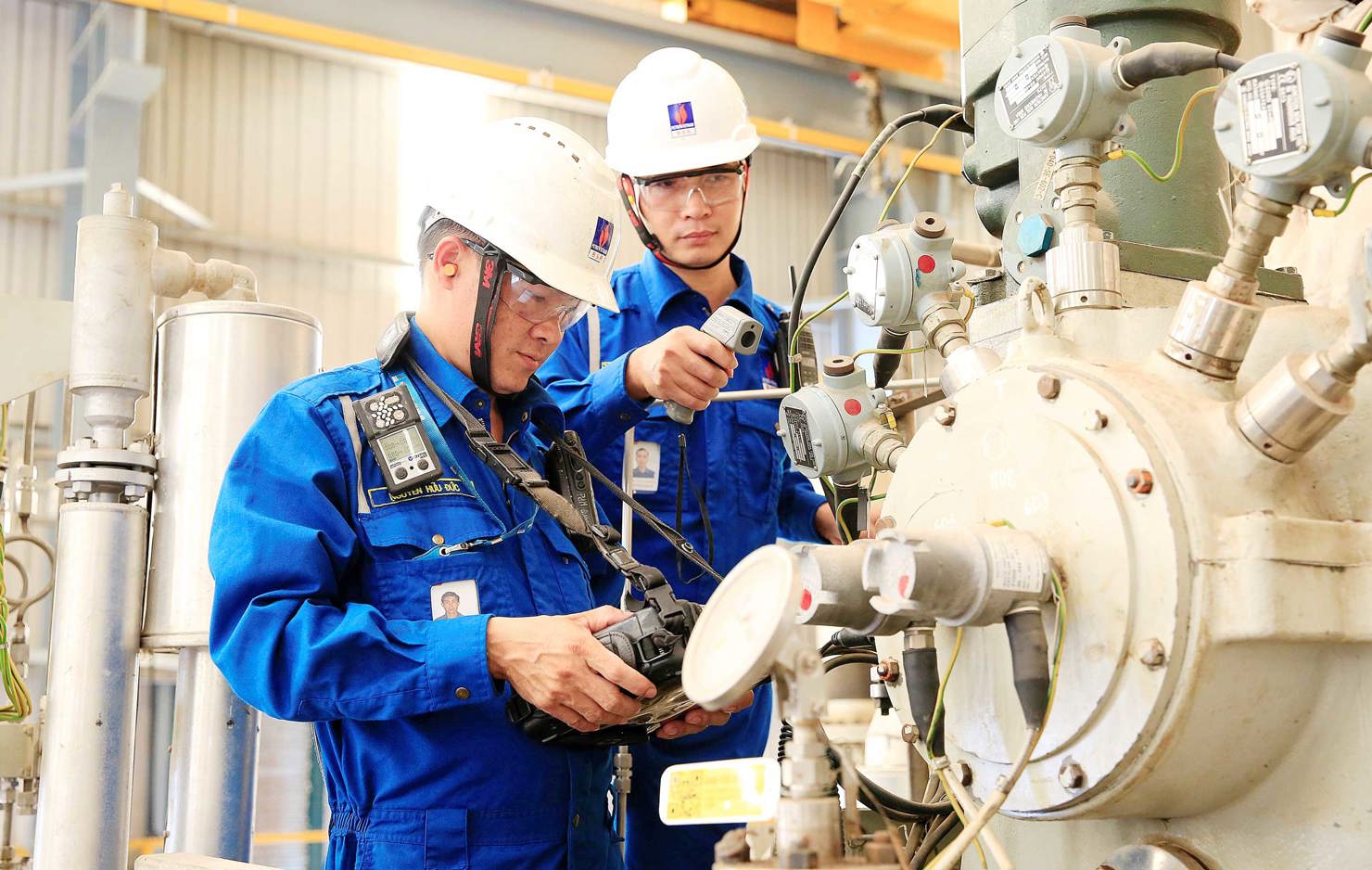Lãnh đạo Bộ Tài chính yêu cầu các đơn vị trực thuộc nghiên cứu, đề xuất sửa đổi, bổ sung các chính sách tài chính để khuyến khích phát triển các ngành công nghiệp nền tảng, công nghiệp ưu tiên, công nghiệp mũi nhọn.  