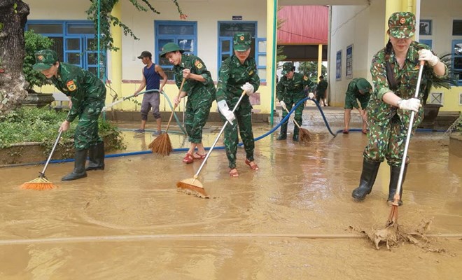 Quảng Bình đón học sinh trở lại trường sau mưa lũ