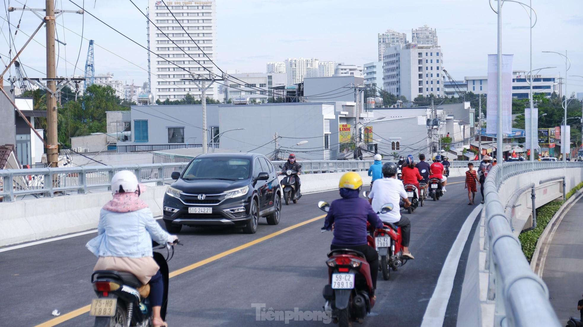 Cầu hơn 500 tỷ đồng 'giải cứu' kẹt xe phía Nam TPHCM chính thức thông xe- Ảnh 4.