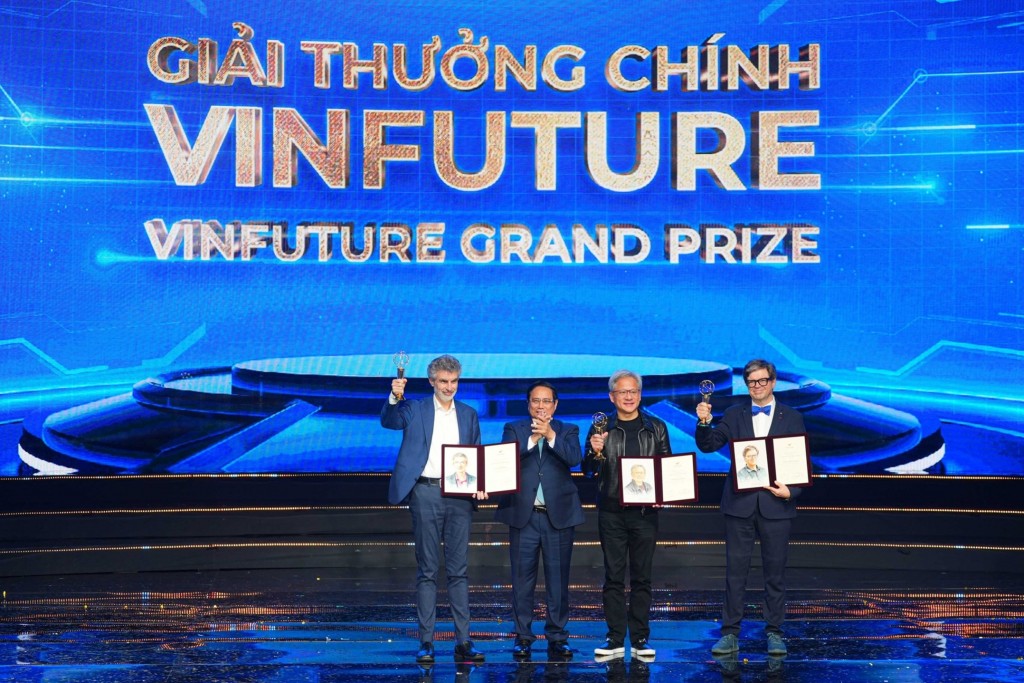 Theo Giáo sư Friend, việc VinFuture ghi nhận đóng góp của ông Jensen Huang phản ánh thực tế quan trọng của khoa học hiện đại là sự kết hợp giữa nghiên cứu và ứng dụng công nghệ. Ảnh: VinFuture