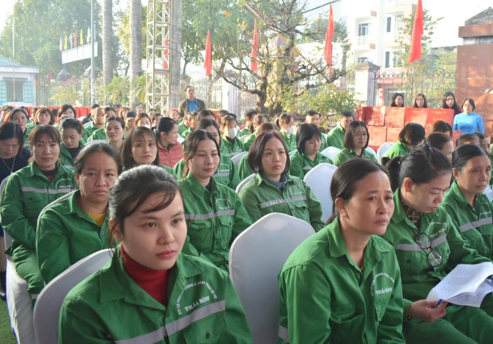 Công nhân lao động Công ty tham dự chương trình “Tết sum vầy - Xuân ơn Đảng” do Liên đoàn Lao động tỉnh Thái Bình tổ chức.