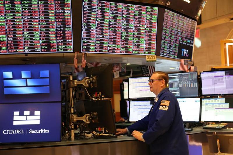 Thị trường chứng khoán Mỹ lao dốc sau tuyên bố áp thuế của ông Trump. Ảnh: Xinhua
