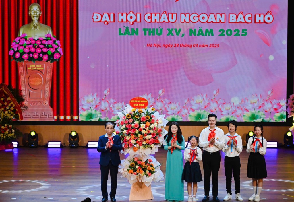 tặng hoa chúc mừng