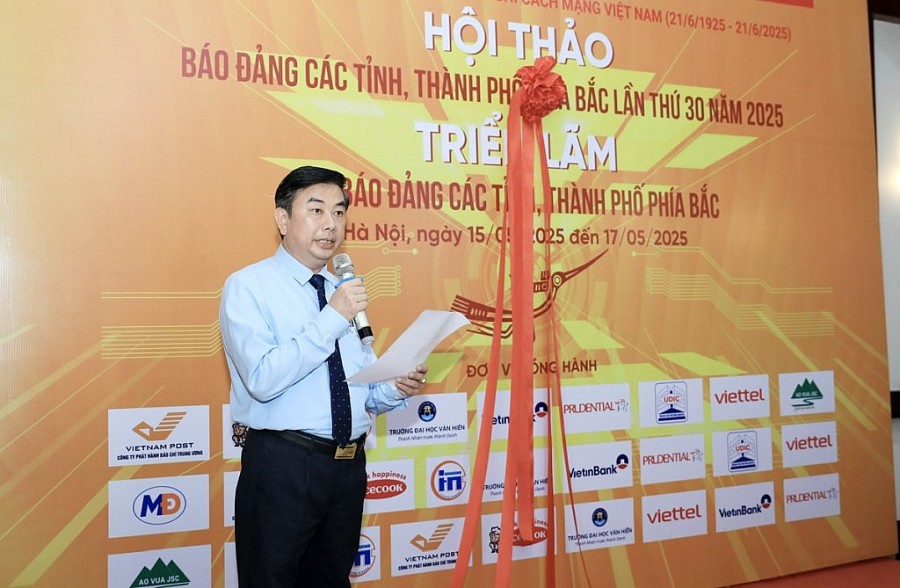 Tổng Biên tập Báo Hànộimới Nguyễn Minh Đức phát biểu đề dẫn hội thảo.