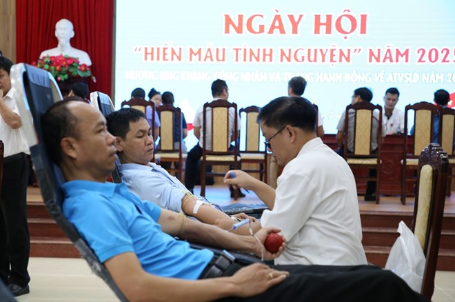 Người lao động ở Quảng Trị hăng hái tham gia hiến máu tình nguyện