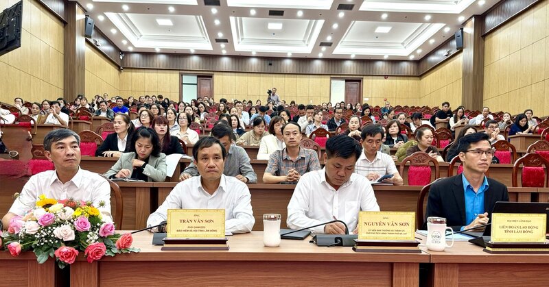 Đối thoại, tư vấn pháp luật cho 250 doanh nghiệp ở Đà Lạt. Ảnh: Nguyễn Bé
