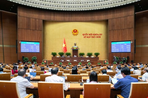 Quang cảnh Quốc hội bấm nút thông qua