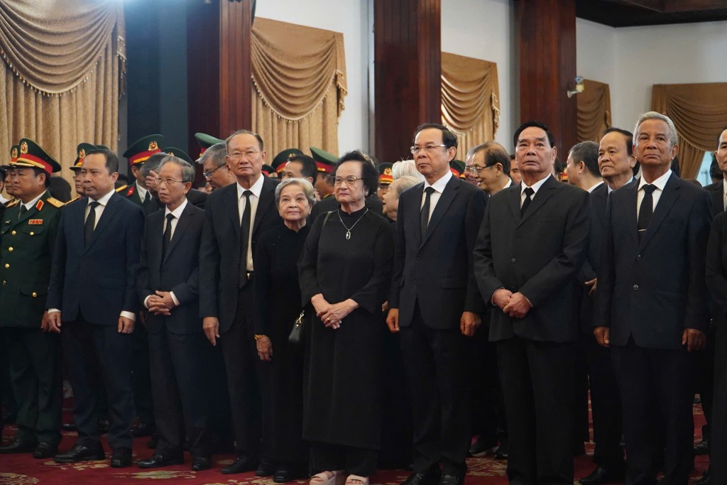 các nguyên lãnh đạo Đảng, Nhà nước, Ủy ban MTTQ Việt Nam; đoàn Thành ủy, HĐND, UBND, Ủy ban MTTQ Việt Nam TP Hồ Chí Minh; lãnh đạo TP Hồ Chí Minh các thời kỳ các nguyên lãnh đạo Đảng, Nhà nước, Ủy ban MTTQ Việt Nam; đoàn Thành ủy, HĐND, UBND, Ủy ban MTTQ Việt Nam TP Hồ Chí Minh; lãnh đạo TP Hồ Chí Minh các thời kỳ