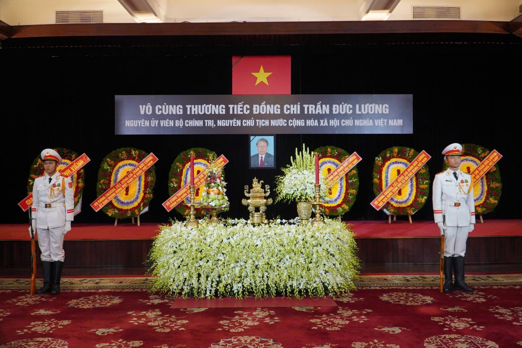 Lễ viếng nguyên Chủ tịch nước Trần Đức Lương tổ chức trọng thể tại Hội trường Thống Nhất Lễ viếng nguyên Chủ tịch nước Trần Đức Lương tổ chức trọng thể tại Hội trường Thống Nhất