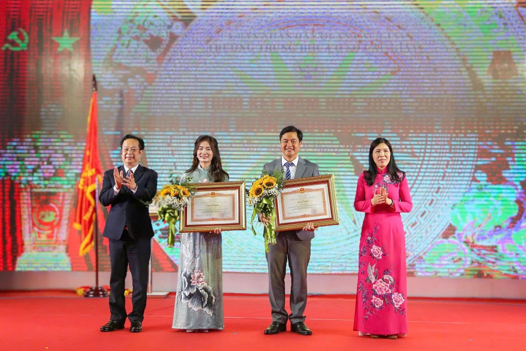 Trường THCS Cầu Giấy đón nhận Huân chương Lao động hạng Ba Trường THCS Cầu Giấy đón nhận Huân chương Lao động hạng Ba