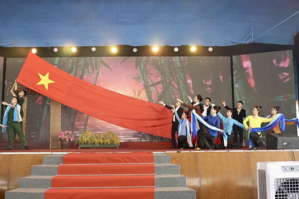 Biểu dương 100 gia đình công nhân, viên chức Thủ đô tiêu biểu