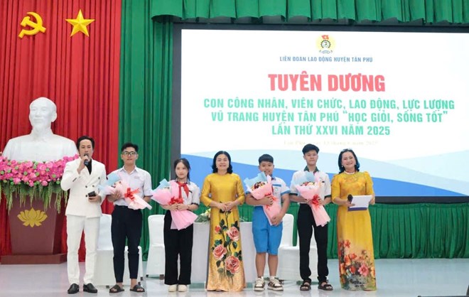 Hơn 800 em học sinh ở Đồng Nai được tuyên dương học giỏi, sống tốt