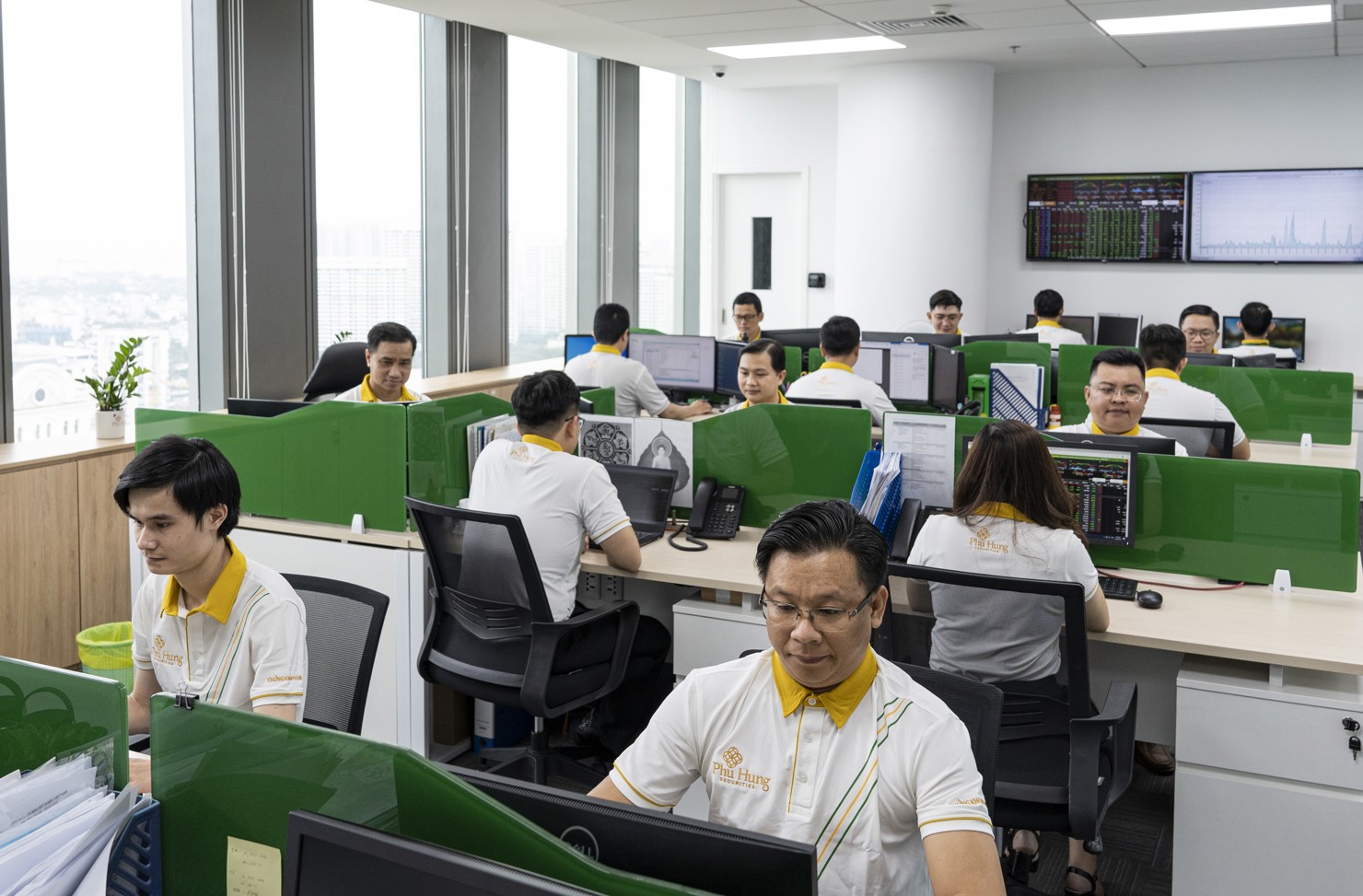 Thị trường chứng khoán vẫn là kênh đầu tư đáng quan tâm.
