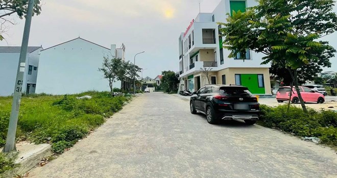 Giá đất ở một lô đất tại tổ dân phố 11, phường Bắc Lý tăng sau thông tin hợp nhất 2 tỉnh. Ảnh: Công Sáng