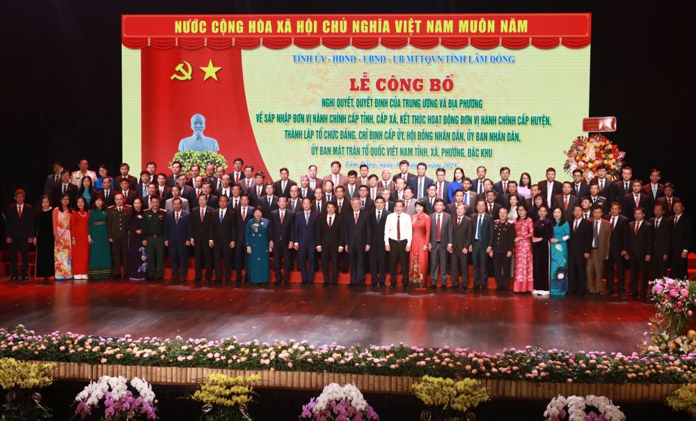 Ban Chấp hành Đảng bộ tỉnh Lâm Đồng ra mắt. Ảnh: Duy Tuấn