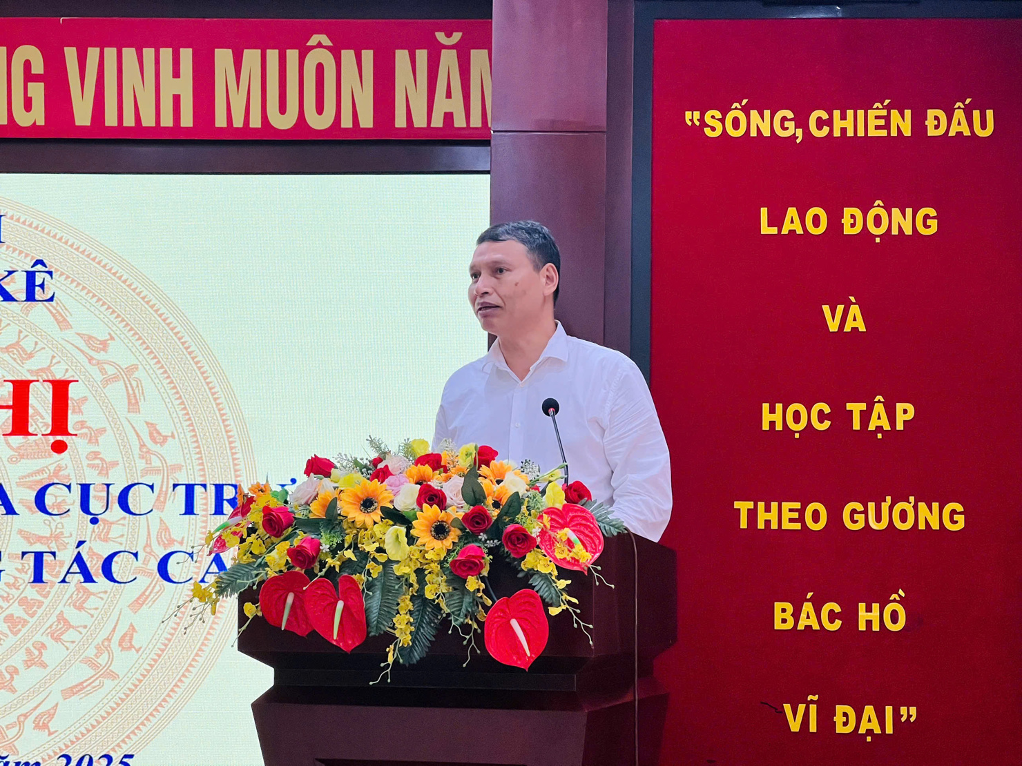 Ông Hồ Kỳ Minh - Phó Chủ tịch Thường trực UBND TP. Đà Nẵng đề nghị Thống kê TP. Đà Nẵng cần phối hợp chặt chẽ với các sở ngành, phường, xã để cung cấp số liệu thống kê chính xác, trung thực, đầy đủ, khách quan.