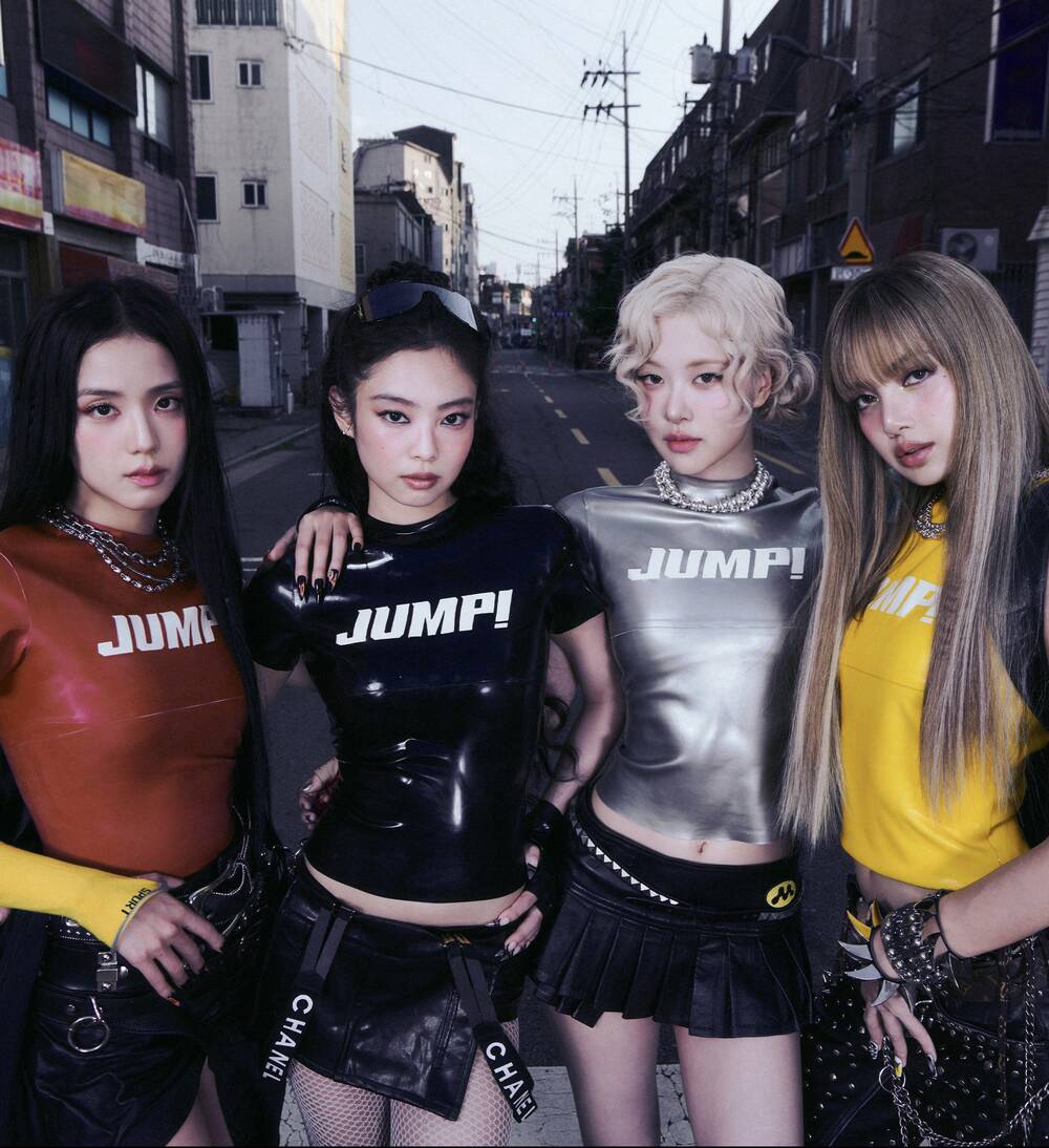 Blackpink cá tính trong poster chủ đề của “JUMP“. Ảnh: MV JUMP