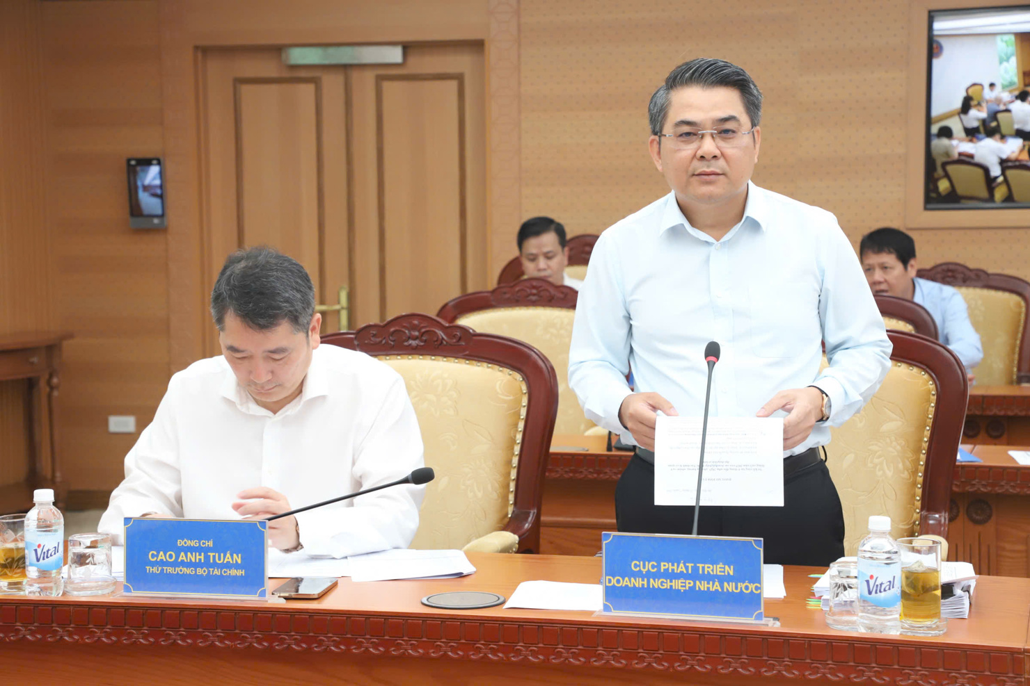 Ông Phùng Quốc Chí - Cục trưởng Cục Phát triển doanh nghiệp Nhà nước báo cáo tại Hội nghị.