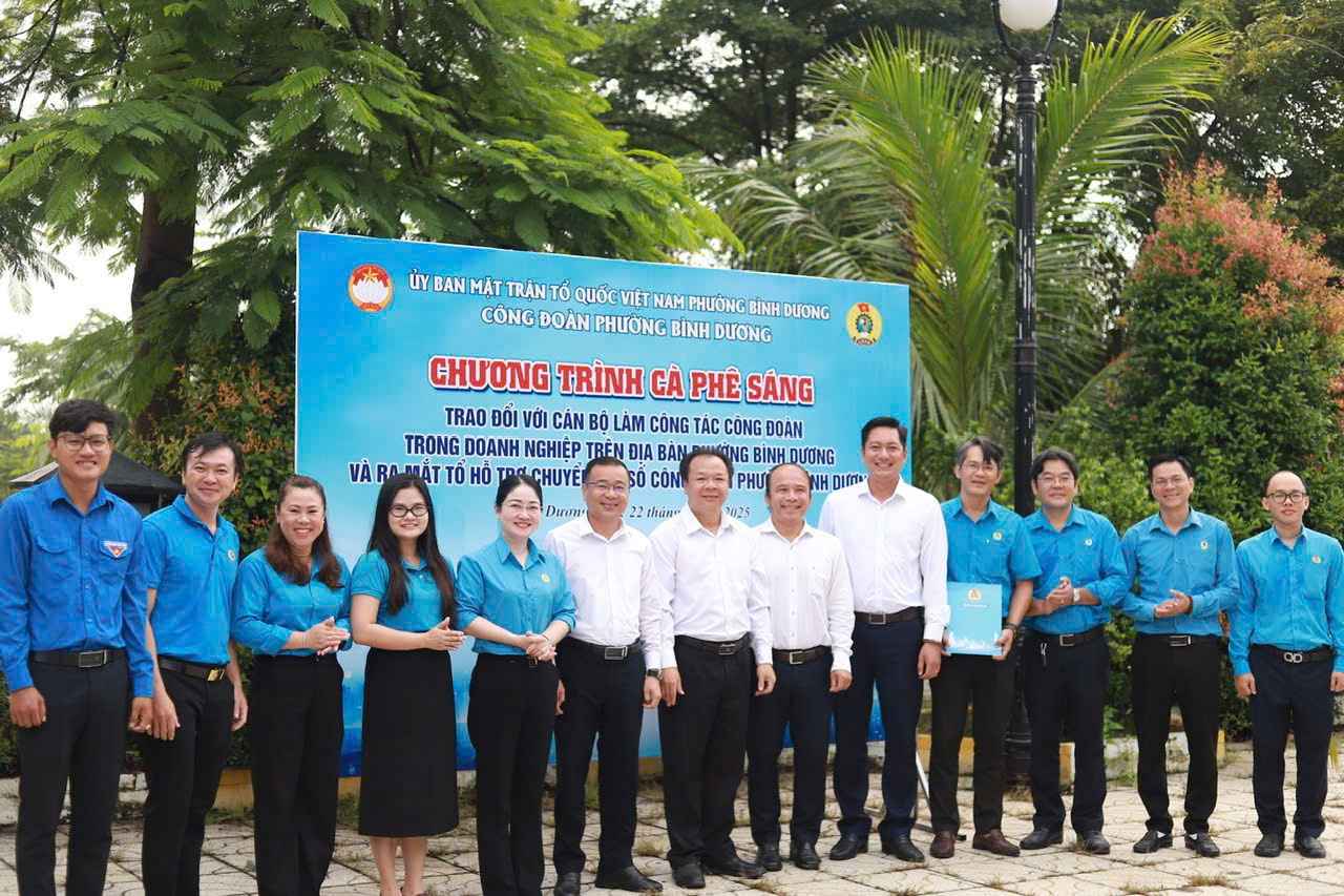 Đây là chương trình cà phê sáng đầu tiên của lãnh đạo phường Bình Dương với cán bộ Công đoàn trên địa bàn. Ảnh: Đình Trọng