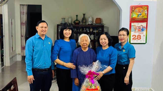 Phó Chủ tịch Thường trực Tổng LĐLĐVN thăm nguyên lãnh đạo Công đoàn tỉnh Vĩnh Long