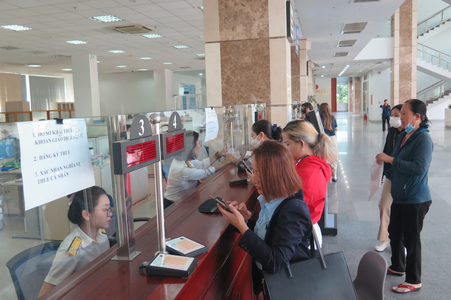 Tính đến hết quý II/2025,  tỷ lệ doanh nghiệp tại TP. Hồ Chí Minh nộp hồ sơ đăng ký thuế qua phương thức điện tử đạt trên 99%. Ảnh: Đức Mỹ