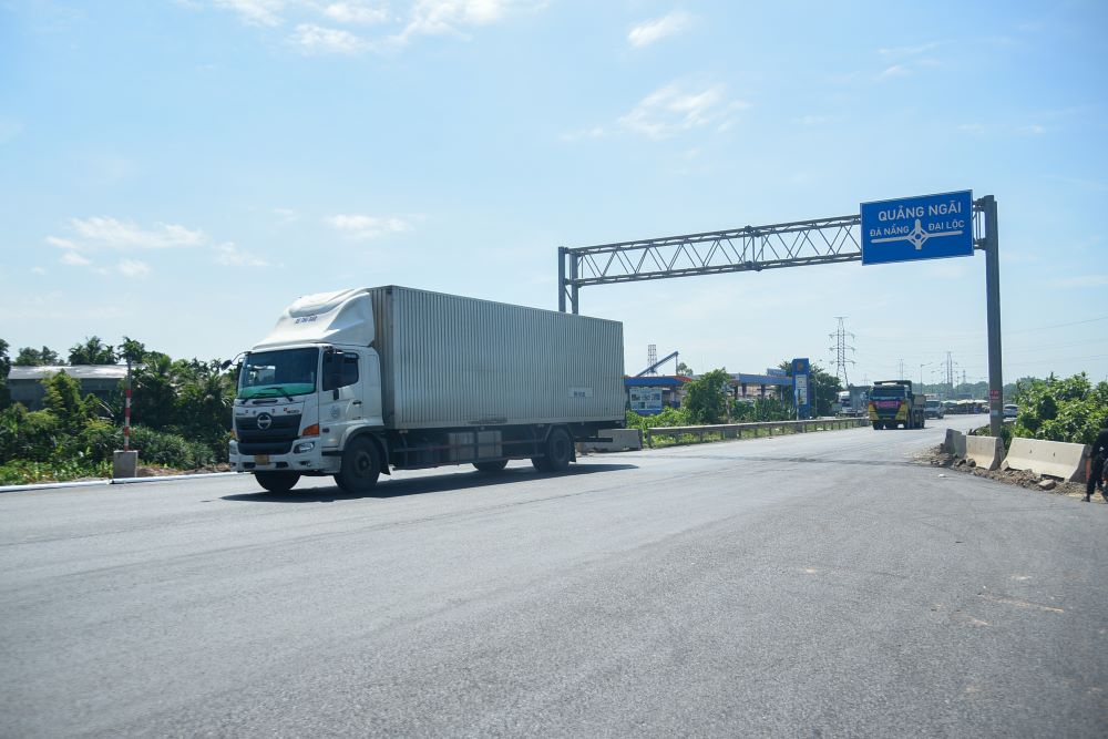 Dự án có tổng mức đầu tư hơn 2.113 tỉ đồng. Bắt đầu triển khai từ ngày 15.9.2023, thông xe kỹ thuật tuyến cao tốc vào ngày 19.8.2025 và hoàn thành toàn bộ Dự án trong năm 2025.