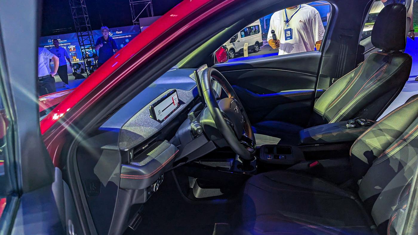 Giai đoạn đầu Ford Việt Nam chỉ triển khai bán Mustang Mach-E tại 15 đại lý, nhằm tập trung vào sự hiệu quả kinh doanh tốt hơn khi nhắm đến người tiêu dùng tại khu vực đô thị....