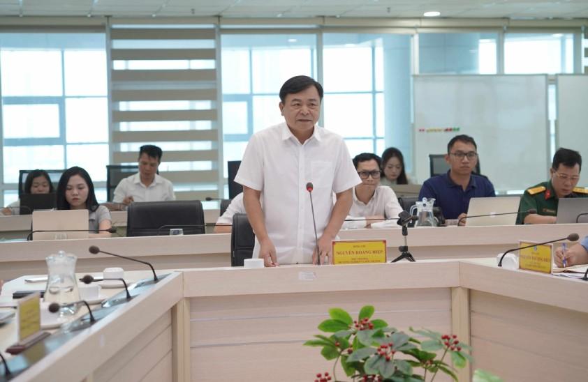 Thứ trưởng Bộ Nông nghiệp và Môi trường Nguyễn Hoàng Hiệp chỉ đạo tại cuộc họp. Ảnh: Vũ Linh
