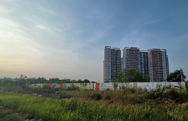 Những người có đất nông nghiệp đang đau đầu khi tiền sử dụng đất phải đóng quá cao nếu muốn lên đất ở. Ảnh: Bảo Chương