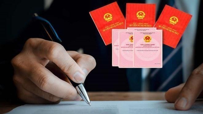 Việc thu thập thông tin về giấy chứng nhận quyền sử dụng đất (sổ đỏ), nhà ở, thẻ căn cước/căn cước công dân của chủ sử dụng đất chưa có dữ liệu đất đai; việc này hoàn thành trước 15.11.2025. Đồ họa: Phương Anh