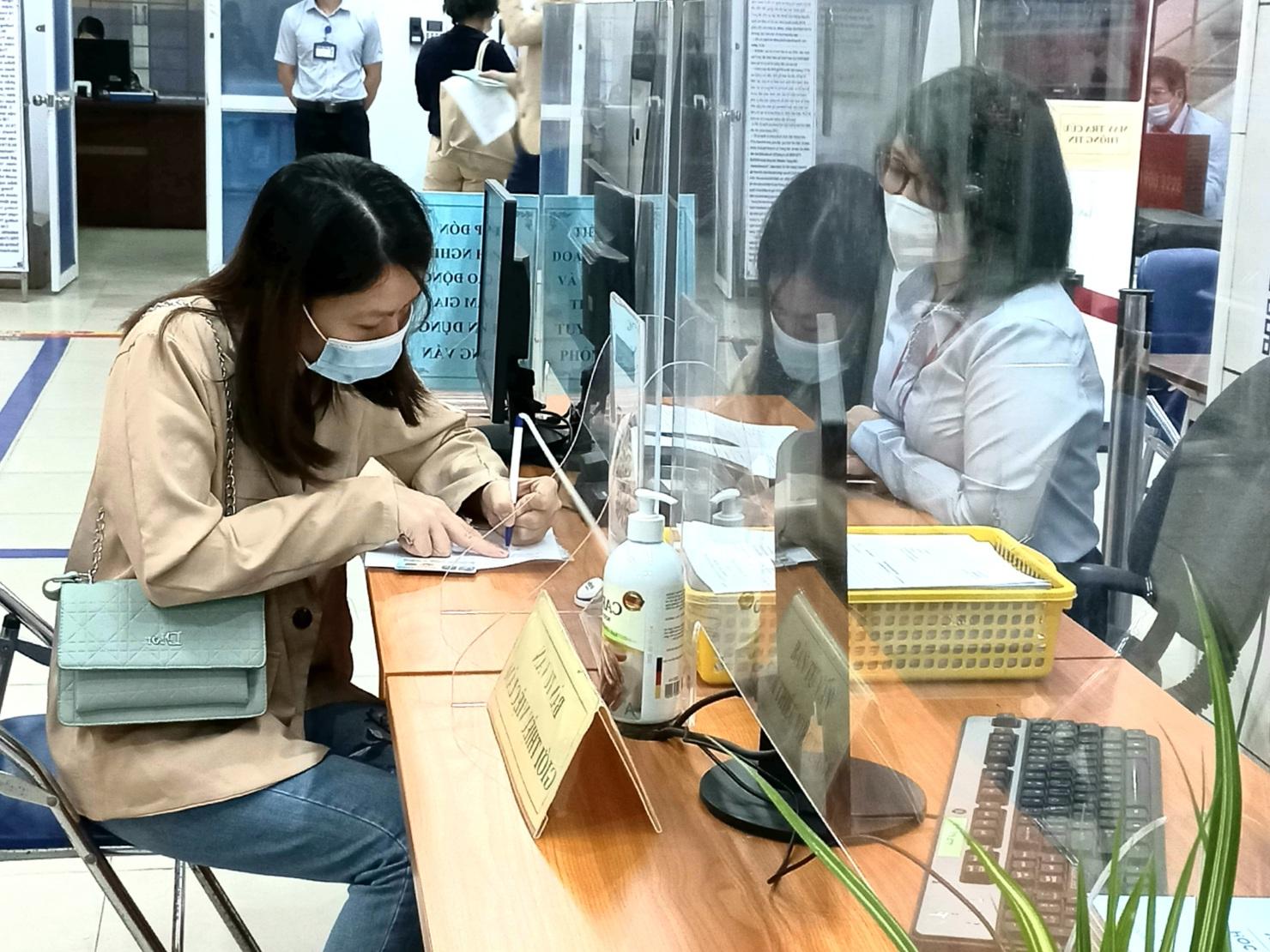 Để thu hút lao động dịp cuối năm, các doanh nghiệp cần đặc biệt chú trọng đến chế độ, quyền lợi.