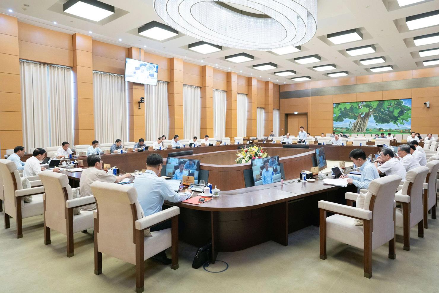 Quang cảnh phiên họp.