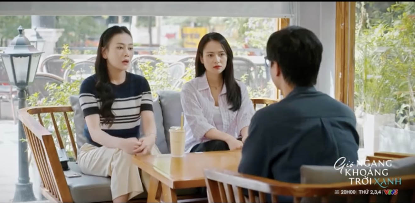 Mỹ Anh và Ngân tìm đến Toàn để khuyên nhủ trong “Gió ngang khoảng trời xanh“. Ảnh: VFC.