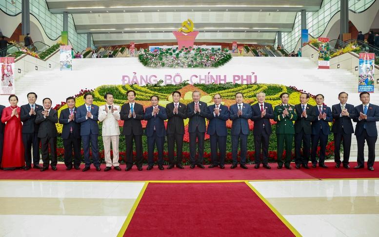 Tổng Bí thư Tô Lâm, Chủ tịch nước Lương Cường, Thủ tướng Phạm Minh Chính, Chủ tịch Quốc hội Trần Thanh Mẫn và các đồng chí lãnh đạo, nguyên lãnh đạo Đảng, Nhà nước dự Đại hội Đảng bộ Chính phủ lần thứ I, nhiệm kỳ 2025-2030. Ảnh: VGP.