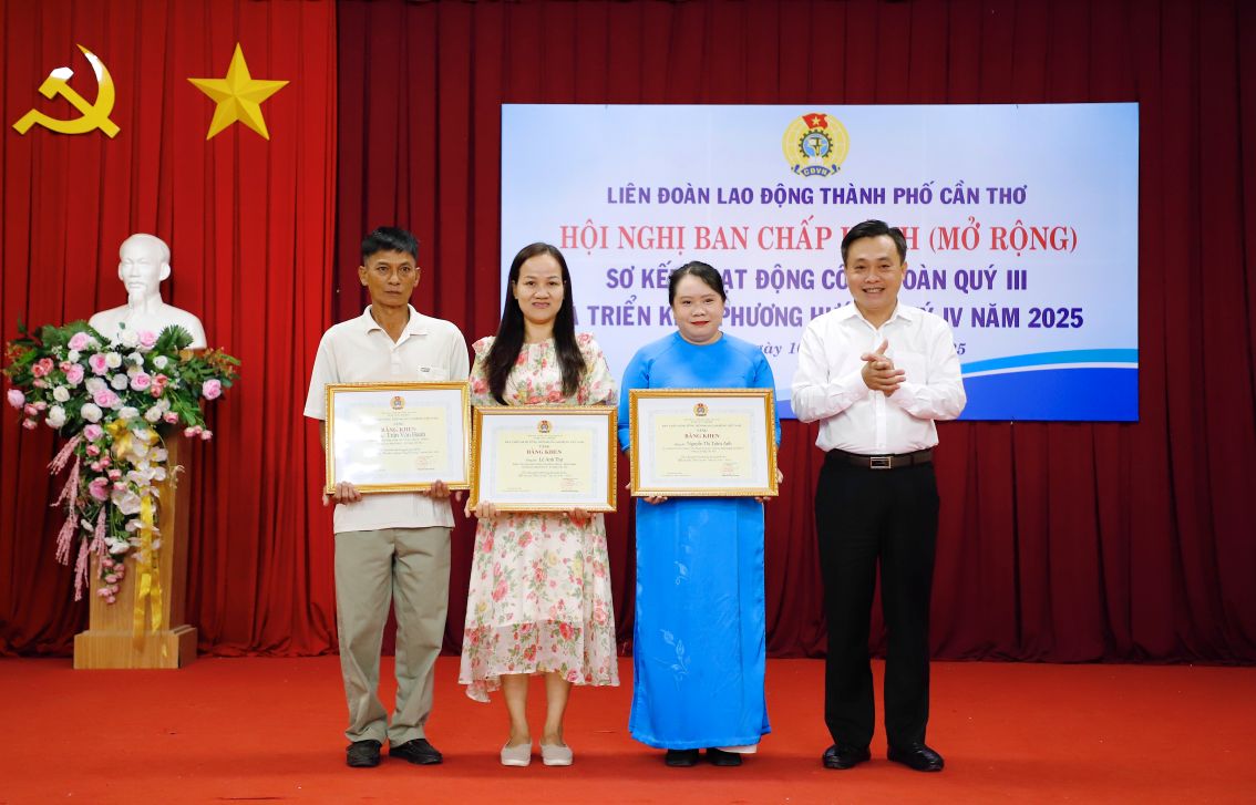 Khen thưởng cho các cá nhân, tập thể có thành tích xuất sắc trong phong trào thi đua “Giỏi việc nước, đảm việc nhà“; thi đua “Xanh - Sạch - Đẹp, Bảo đảm an toàn vệ sinh lao động” năm học 2024-2025 Thành tích xuất sắc trong phong trào thi đua “Văn hoá, Thể thao” năm học 2024-2025