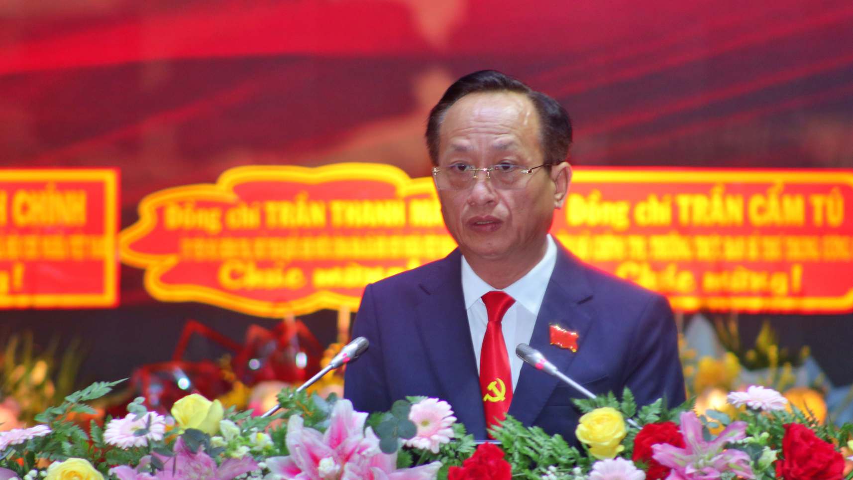 Đồng chí Phạm Văn Thiều, Phó Bí thư Tỉnh uỷ, Chủ tịch HĐND tỉnh Cà Mau trình bày báo cáo chính trị. Ảnh: Tạ Quang