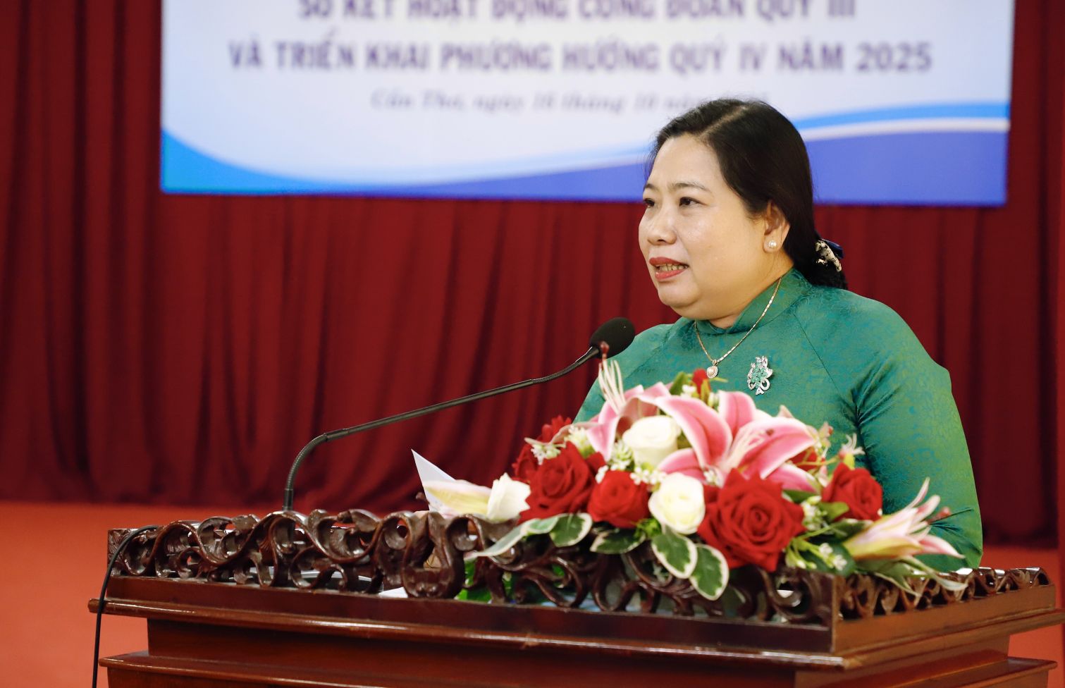 Bà Hồ Thị Cẩm Đào - Phó Bí thư Thành ủy, Chủ tịch Ủy ban MTTQ Việt Nam TP Cần Thơ phát biểu chỉ đạo hội nghị. Ảnh: LĐLĐ TP Cần Thơ