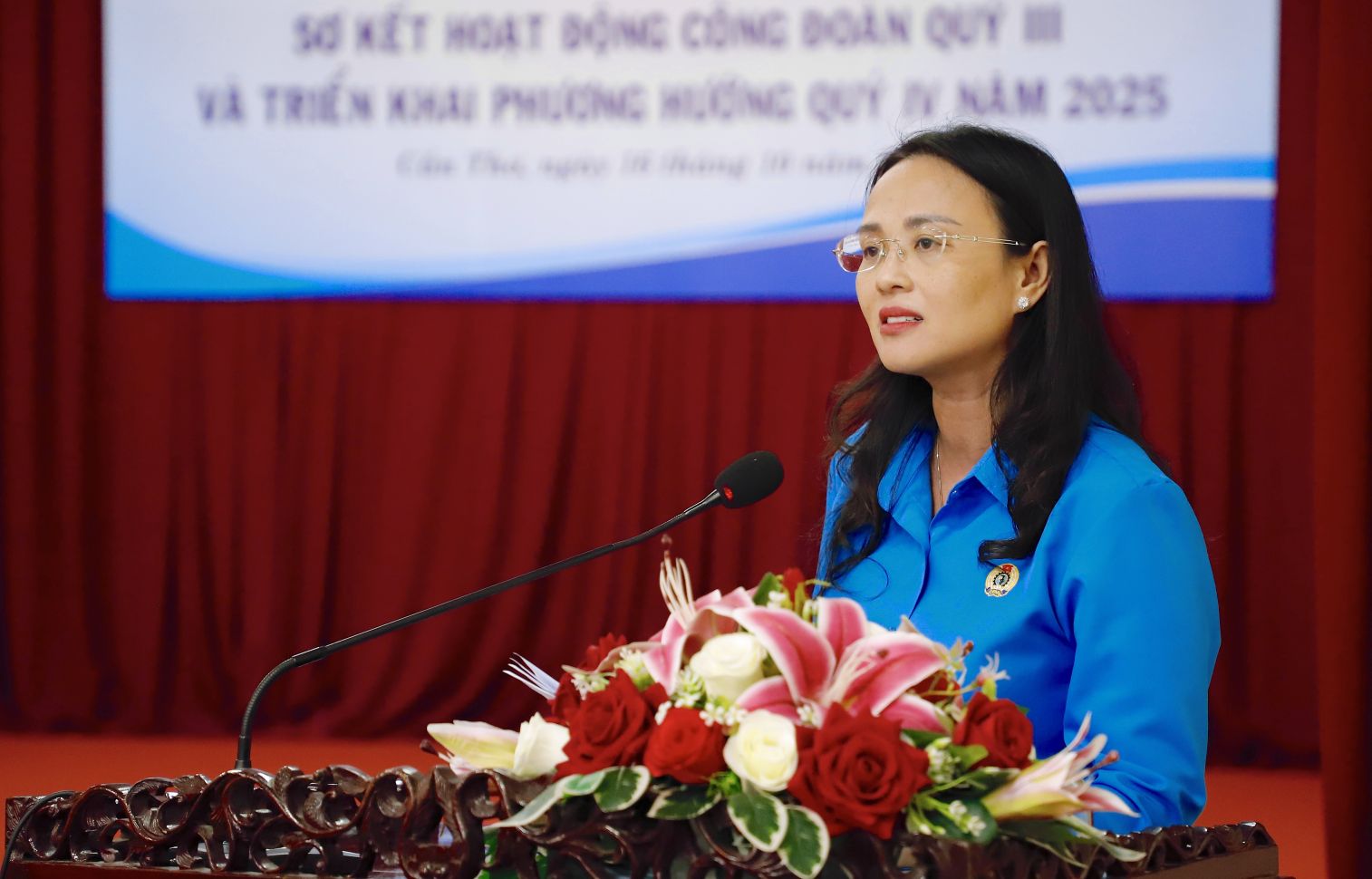 Bà Lê Thị Sương Mai - Ủy viên BCH Tổng LĐLĐ Việt Nam, Thành ủy viên, Phó Chủ tịch Ủy ban MTTQ Việt Nam thành phố, Chủ tịch LĐLĐ TP Cần Thơ phát biểu tại hội nghị. Ảnh: LĐLĐ TP Cần Thơ