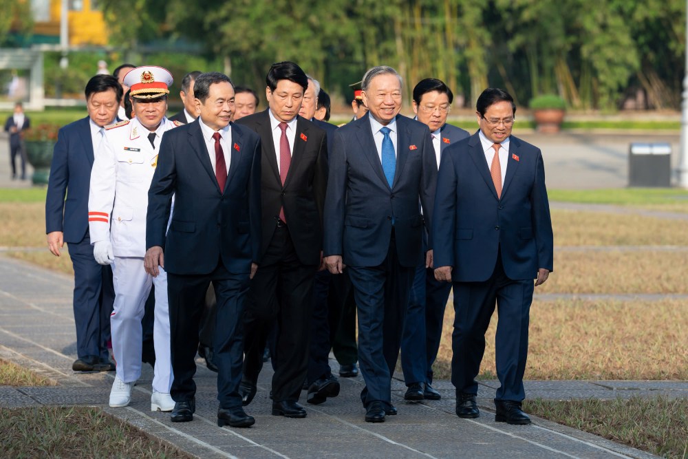 Các lãnh đạo Đảng, Nhà nước, Mặt trận Tổ quốc Việt Nam quay lại Nhà Quốc hội để họp Phiên trù bị Kỳ họp thứ 10. Ảnh: Nguyễn Hùng